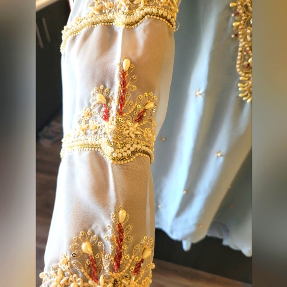 Heavily embroidered top with pants - Picture 4 of 4